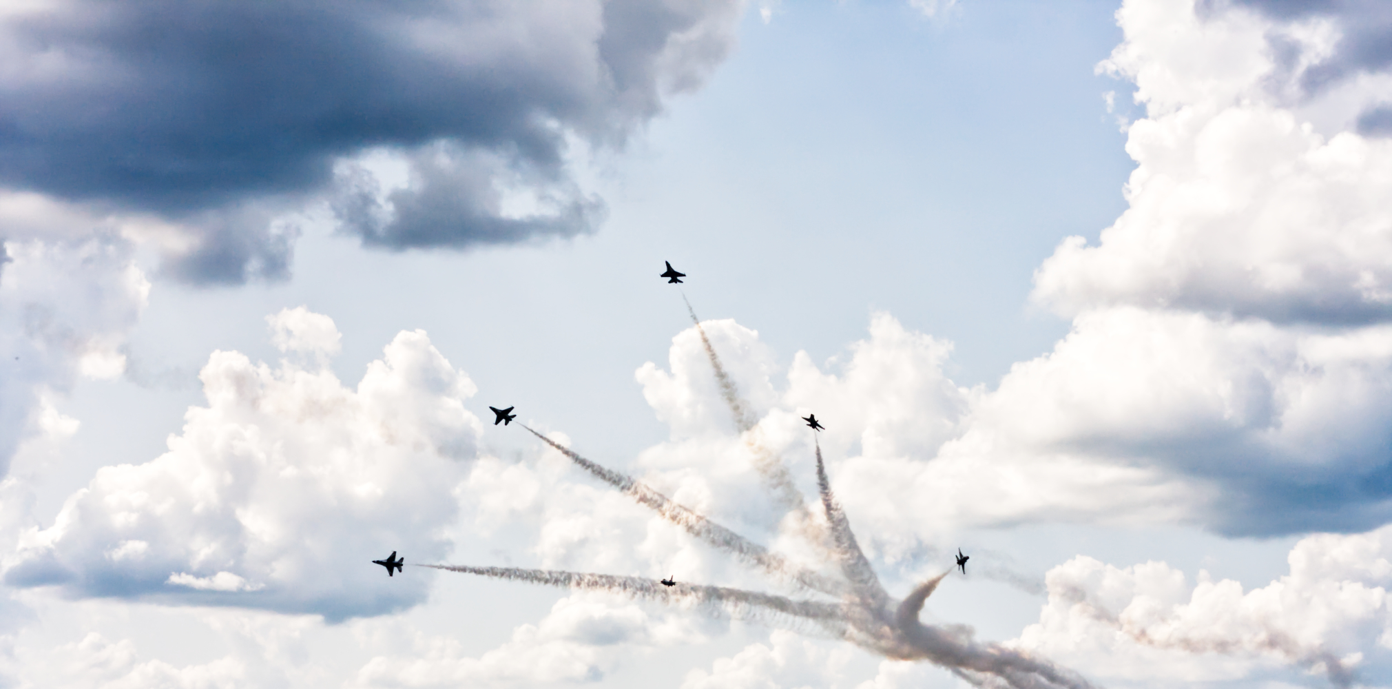Thunderbirds delta formation burst